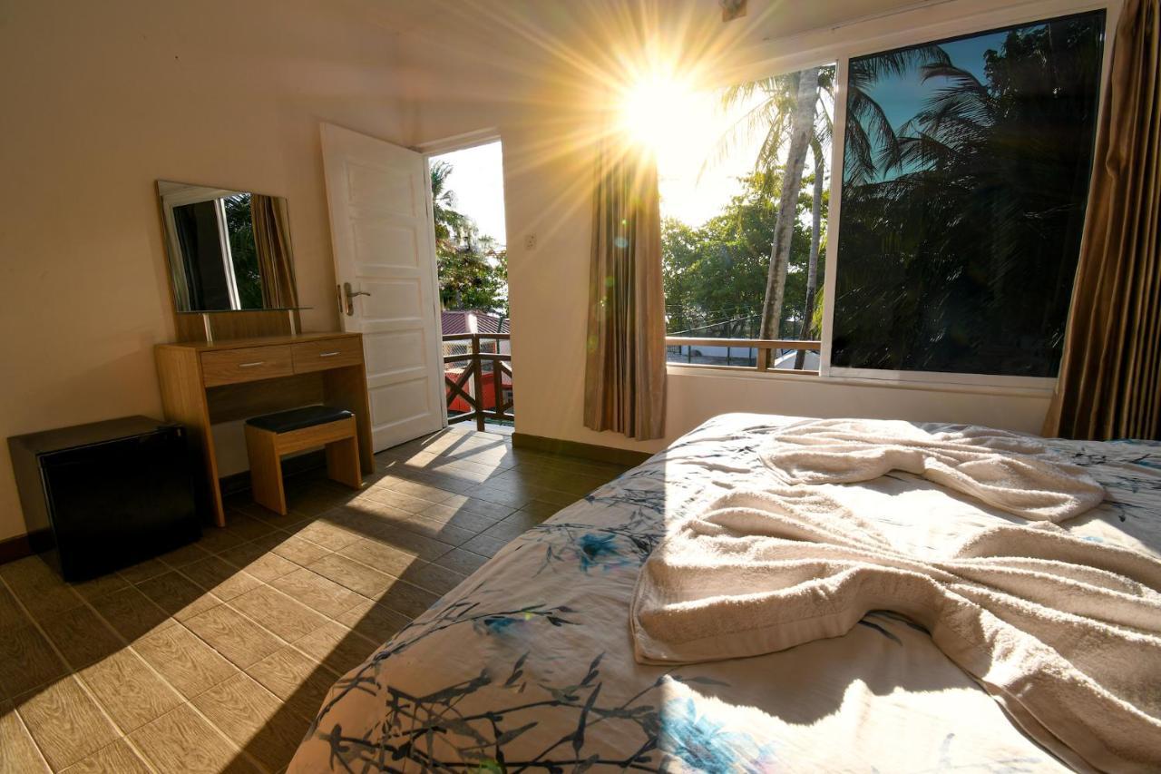 Surf Yoga Camp Hotell Thulusdhoo Exteriör bild